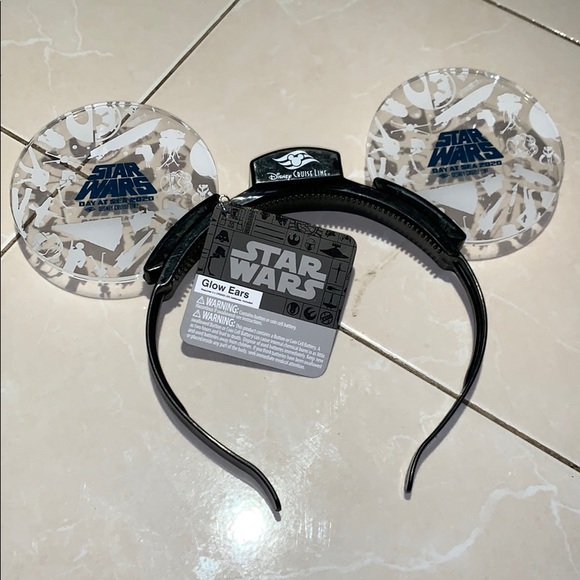 Disney Accessories - DCL 2020 Star Wars Light Up Ears